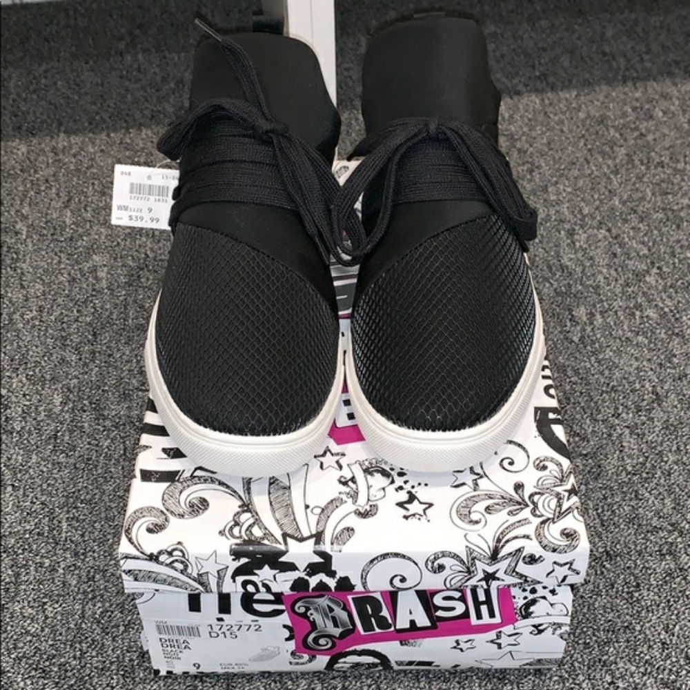 NWT Black sneakers